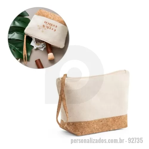 Nécessaire personalizado - Bolsa de cosméticos 100% algodão (280 g/m²) com detalhes em cortiça no fundo da bolsa, e puxador que também tem a função de pega para facilitar o transporte. O interior é forrado, sendo de fácil limpeza e rápida secagem, ideal para guardar maquiagem. 220 x 130 x 80 mm