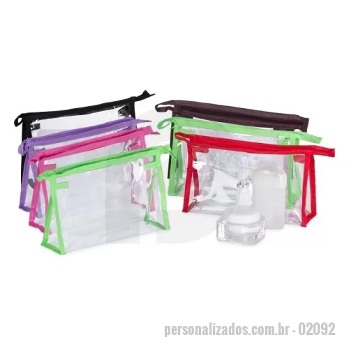 Nécessaire personalizado - Nécessaire em plástico transparente impermeável com detalhes em nylon e fechamento em zíper.
