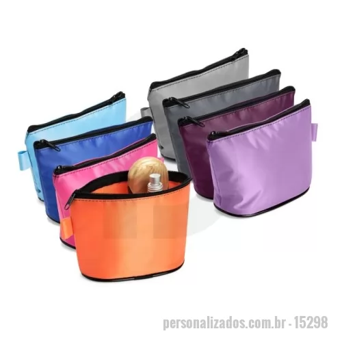 Nécessaire personalizado - Nécessaire confeccionado em nylon impermeável, fechamento em zíper e alça pequena para acesso de chaveiro ou gancho