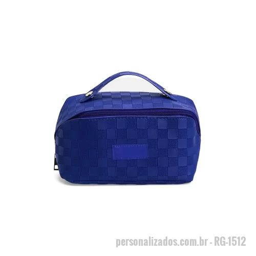 Nécessaire personalizado - Nécessaire com zíper e couro sintético. Abertura larga, 3 bolsos, 3 compartimentos, alça superior e área de personalização.