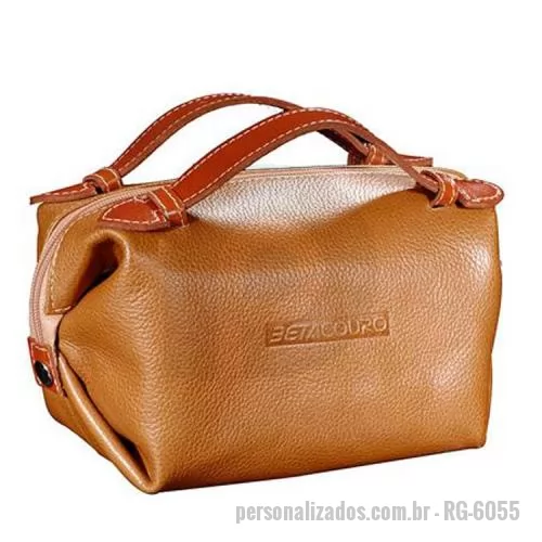 Nécessaire personalizado - Necessaire confeccionada em couro com duas alças, fecho de ziper e fechamento lateral.
