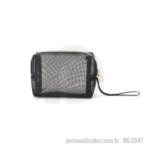 Nécessaire personalizado - Nécessaire confeccionada em malha de nylon. Seu visual em malha, permite uma fácil visualização dos itens em seu interior. Os detalhes em dourado no zíper, adicionam um toque de elegância e sofisticação.