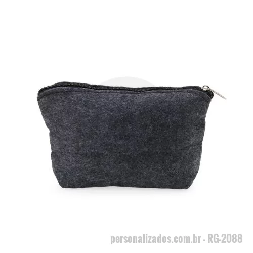 Nécessaire personalizado - Versátil e sofisticada, nossa nécessaire é perfeita para levar tudo o que precisa, podendo ser usada também como bolsinha se desejar. Feita de feltro e com abertura em zíper, ela une estilo e praticidade para o dia a dia.