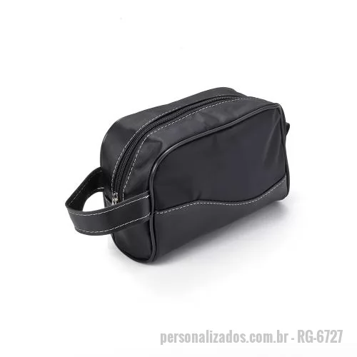 Nécessaire personalizado - Nécessaire em PU no tecido externo e forro sintético Bidim, e alça lateral, Gravação frontal na opções: serigrafia e plaquinha.