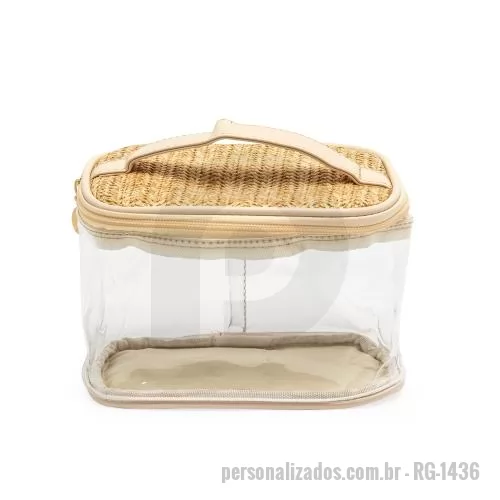 Nécessaire personalizado - Delicadeza e charme natural são as características marcantes da nossa nécessaire. Produzida em PVC com detalhes em palha sintética, seu design permite uma visualização prática dos itens, mantendo-os sempre visíveis e ao alcance.