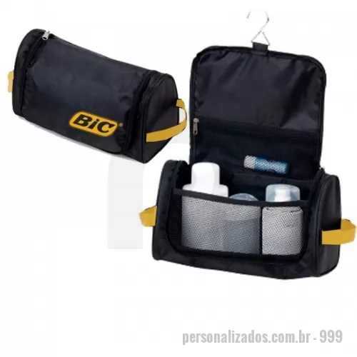 Nécessaire personalizado - Somos fabricantes! Produzimos essa necessaire com divisórias e cabide para pendurar em qualquer combinação de cores. Produzida em nylon 600, possui bolso interno telado com fechamento por zíper, 3 divisórias com elástico, cabide e alças laterais, forrada e com acabamentos internos. Ótimo produto que divulgará sua marca por muito tempo.