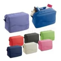 Necessaire em microfibra. Disponível em várias cores. Gravação da logomarca em 1 cor já incluso.  Tamanho Aprox: 13 x 9,0 x 6,5 cm