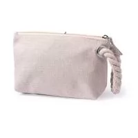 Nécessaire de Algodão Personalizada – Fabricação Própria  A Nécessaire de Algodão Personalizada é uma opção sustentável, elegante e versátil para empresas que desejam promover sua marca de forma consciente e sofisticada. Produzida pela EV Brindes, com fabricação própria, é confeccionada em algodão cru 320g, material resistente, ecológico e de excelente acabamento.  Seu design multifuncional é ideal para organizar cosméticos, maquiagens, produtos de higiene pessoal, acessórios, medicamentos e pequenos objetos do dia a dia. Conta com alça trançada, que proporciona mais praticidade no transporte e agrega um toque diferenciado ao produto.  Disponível em cores naturais e com possibilidade de produção em diferentes medidas, materiais e acabamentos, a necessaire pode ser totalmente personalizada para atender às necessidades da sua empresa, tornando-se uma excelente opção para brindes corporativos, eventos, campanhas promocionais e ações sustentáveis.  Características  ? Fabricação própria EV 