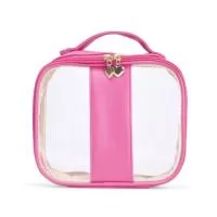 Necessaire impermeável de PVC e PU tamanho M, parte interna com revestimento em tecido, possui alça superior para as mãos, e detalhe dourado em formato de coração no zíper.