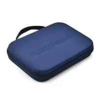 Necessaire grande para comportar uma grande variedade de cosméticos e itens de higiene. Item termomoldado em E.V.A com revestimento em malha helanca – combinação que por um lado garante a proteção dos produtos armazenados e por outro traz um acabamento perfeito e, consequentemente, muita qualidade.  O fechamento por zíper facilita o manuseio, o revestimento interno garante sofi sticação e a combinação de cores permite a possibilidade de um produto que funciona para diversos tipos de públicos. Compartimentos internos e espelho prometem agradar seus parceiros e colaboradores com ainda mais funcionalidade e praticidade. Também temos outros produtos como cases personalizado para notebook. 