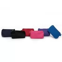 Nécessaire de nylon com alça pequena para acesso de chaveiro ou gancho.
