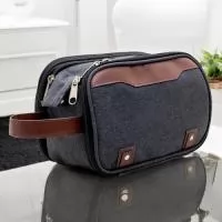 NÉCESSAIRE EM NYLON MESCLA  MEDIDA 24X15X12CM COM 3 COMPARTIMENTOS. FECHAMENTO EM ZÍPER, ALÇA DE MÃO NO COURO SINTÉTICO.