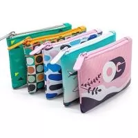 Necessaire em Nylon ou Pet reciclado sublimado, fabricadas por encomenda. Somos especialistas em produzir grandes quantidades.