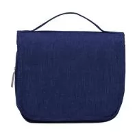 Nécessaire confeccionado em Nylon Oxford resiste à água. Possui compartimento principal com visor em tela de nylon e outros dois em formatos distintos: um em PVC com fechamento em zíper e outro em tela respirável de nylon. Conta ainda com gancho plástico para manter a bolsa pendurada enquanto aberta.