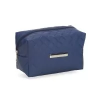 Necessaire puff matelassê, material em couro sintético. Possui uma plaqueta prata no centro para gravação.