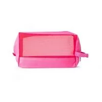 Nécessaire confeccionada em nylon. Possui frente e verso com visor telado, zíper superior, alça para transporte e alça pequena para acesso de chaveiro ou gancho.
