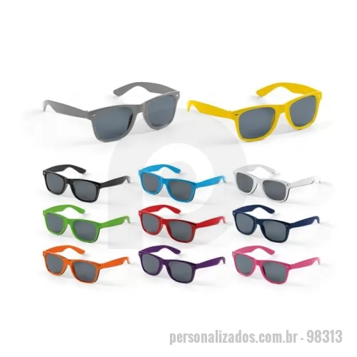 Óculos de Plástico personalizado - 98313 CELEBES. Óculos de sol em PC Óculos de sol em PC. Lentes de categoria 3 com UV400 de proteção, em conformidade com as normas EN ISO 12312-1. Disponível numa variada gama de cores. 146 x 49 x 150 mm
