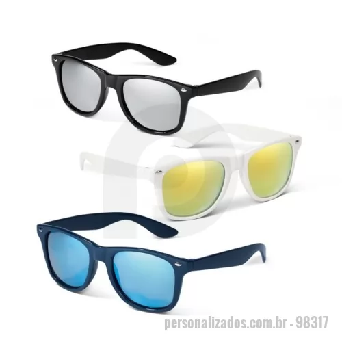 Óculos de sol personalizado - Óculos de sol personalizado em policarbonato (PC), com lentes espelhadas categoria 3 e proteção UV400. Modelo moderno, leve e versátil, ideal para brindes corporativos, campanhas de verão, eventos ao ar livre, ações promocionais, festivais, praias, hotéis, resorts e kits de verão. Possui design casual e excelente potencial de exposição de marca, podendo ser personalizado com logotipo ou identidade visual da empresa. Produto em conformidade com as normas EN ISO 12312-1. Medidas aproximadas: 14,6 x 4,9 x 15 cm. Uma ótima opção de brinde promocional para clientes, colaboradores e ações sazonais de alto impacto.