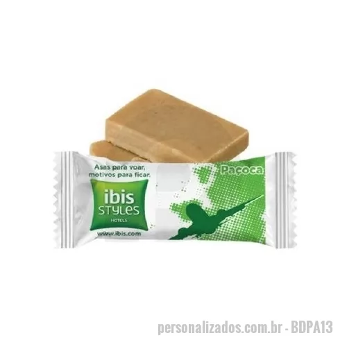 Paçoca personalizada - Paçoca Consistente em Formato de Tablete Retangular. Sabor: Amendoim Embalagem: Branco Pérola e Chapada Fechamento da Embalagem: Flow Pack Tamanho da Embalagem: 95 x 40 mm Tamanho Máximo da Impressão: 73 x 40 mm (centralizado) Cores de Impressão: Sem limites de cores Validade: 06 meses Ingredientes: Amendoim, Açúcar, Glucose de Milho e Sal. Não Contém Glúten.  Alérgicos: Não Contém Leite e Derivados.