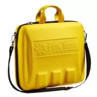 Pasta esportiva grande e espaçosa permitindo o armazenamento e organização de diversos objetos que podem ser levados do trabalho para casa, ou para reuniões, convenções e eventos corporativos.  Confeccionada em E.V.A termomoldado em helanca, garante resistência ao mesmo tempo que protege os itens armazenados em seu interior. Fechamento por zíper permite facilidade no manuseio do produto e a possibilidade de alças curtas e longas auxilia no seu transporte.  Sua marca será promovida neste brinde empresarial em uma gravação em alto relevo minimalista e efetiva. Presente que além de útil e funcional promete agradar seus parceiros e colaboradores com seu design moderno e arrojado.