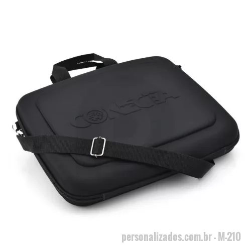 Pasta para congresso ou convenção personalizada - Pasta termomoldada em E.V.A com acabamento em helanca, fechamento por zíper duplo, alças curtas com costura reforçada e alças longas removíveis que auxiliam em seu transporte. Perfeita para ser levada em convenções, reuniões ou até mesmo no trabalho diário armazenando o notebook, livros ou documentos.  Sua marca será divulgada neste item termomoldado de maneira moderna, sutil e eficaz. Nosso comprometimento é o de evidenciar sua marca e campanha promocional ao mesmo tempo que entrega um presente cheio de funcionalidades que agradará seus colaboradores ou parceiros.