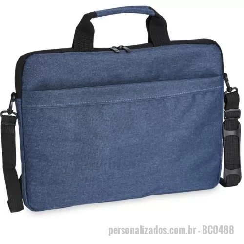 Pasta personalizada - Pasta para notebook 15’6 em poliéster resistente à água com dois compartimentos, sendo o principal para notebook e o outro frontal. Contém interior forrado e almofadado, alça para encaixe em malas de viagem e acompanha alça transversal.