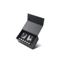 Kit drink contendo 2 copos de vidro 200ml cada , 1 pinça para gelo e 6 pedras de granito para gelo, acondicionado em caixa presenteável. Dimensão do Produto: 1,172kg Peso do Produto: 12,1x27,5x17,2cm