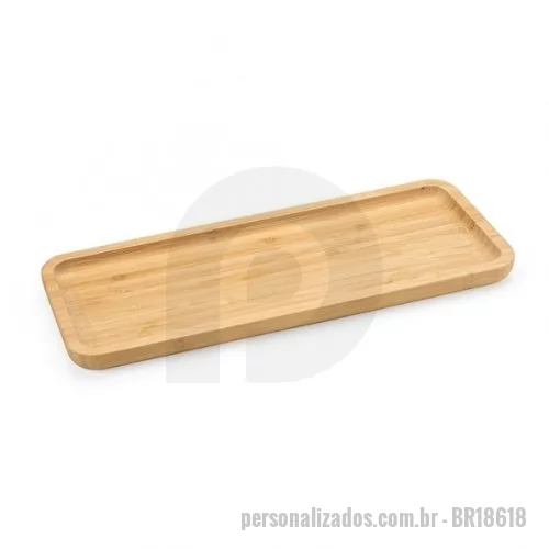 Petisqueira personalizada -  Petisqueira de bambu retangular 36 x 15 Altura :  36 cm  Largura :  15 cm  Espessura :  2 cm  Medidas aproximadas para gravação (CxL):  31 cm x 11 cm  Peso aproximado (g):  486