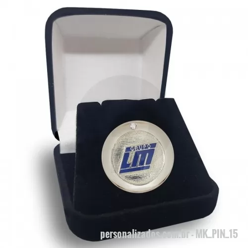 Pin personalizado - Pin Personalizado - MK_PIN_15 - Pin Grupo LM  Pin em liga 88, banho de níquel, resina 1 cor, alto e baixo relevo com textura, com 1 pedra de strass  **Embalagem não Inclusa - 120699 - Pin