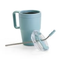 Com capacidade de até 600ml, esta caneca térmica em inox possui pintura eletrostática, parede dupla, base antiderrapante e tampa plástica com vedação a vácuo. O protetor emborrachado para o bocal oferece mais segurança no uso, enquanto o acesso para 