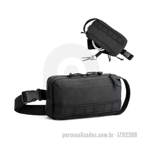 Pochete personalizado - Pochete em poliéster reciclado 600D de alta densidade e forro em poliéster reciclado 210D. Possui um compartimento principal espaçoso, um bolso e tiras multifuncionais na parte frontal. A bolsa tem uma pega e alça ajustável que permite o uso à cintur
