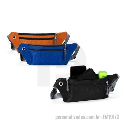 Pochete personalizado - Descrição: Pochete esportiva confeccionada em poliéster filamentado resistente à água. Possui cinto ajustável com fivela plástica de encaixe, saída para fones de ouvido e três compartimentos com fechamento em zíper, sendo dois na parte frontal e um traseiro antifurto.  Altura :  11 cm  Largura :  29 cm  Medidas aproximadas para gravação (CxL):  6 cm x 17 cm  Peso aproximado (g):  42