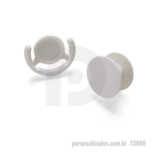 Pop Socket personalizado - Suporte plástico para celular. Material plástico, possui “disco” anelar retrátil que ao puxá-lo abrirá o encaixe para os dedos e possibilitará a rotação da peça. Base plástica para encaixe, pode ser colada no celular, paredes, vidros, ou onde desejar afim de que possa encaixar o suporte anelar. Suporte e base com adesivos, basta remover a proteção e colar no local desejado.