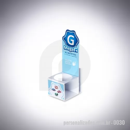 Porta álcool gel personalizada - O porta álcool em gel personalizado, fabricado em plástico poliestireno (PS) de 3mm, oferece uma solução prática e elegante para dispor o álcool em gel, alinhado à identidade visual da empresa com cores, logo e marcas parceiras em destaque.  Leve e fácil de manusear e armazenar, sua produção envolveu precisos recortes a laser, assegurando qualidade e durabilidade.  Otimize a organização de espaços com porta álcool em gel da AD Plastic, perfeitos para reforçar a marca e manter a higiene de forma estilizada.   Especificações do Produto:  - Altura: 20 cm - Largura: 12 cm - Comprimento: 12 cm - Espessura: 0,5 cm - Peso: 200 g