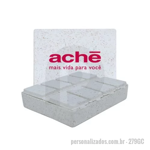 Porta comprimido personalizada - Porta comprimidos retangular com 8 compartimentos, tampa articulada, com dias da semana. Feito com 30% de fibra de madeira e 70% de Plástico Premium (PP), reduzindo a quantidade de plástico e reaproveitando resíduos renováveis. Agora disponível em 6 cores especiais que utilizam pigmentos orgânicos na fabricação.