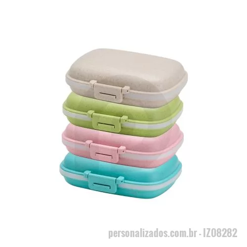 Porta comprimido personalizada - Este porta comprimidos é um aliado importante para uma rotina mais organizada e funcional. Fácil de limpar e transportar, o porta comprimidos é feito em plástico obtido a partir da palha de trigo e com anel de vedação de bordas de silicone, oferece m