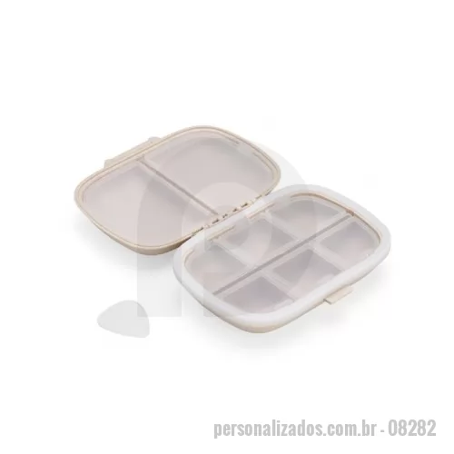 Porta comprimido personalizada - Porta comprimido Personalizada - 08282 - Porta-comprimidos compacto feito em plástico obtido da palha de trigo e anel de vedação para as bordas em silicone. Possui oito compartimentos com tampas removíveis, sendo dois maiores com capacidade de até 30ml e seis menores com até 10ml cada. Acompanha palheta multiuso.  Largura :  8,6 cm  Espessura :  3,6 cm  Comprimento :  11 cm  Medidas aproximadas para gravação (CxL):  7 cm x 10 cm  Peso aproximado (g):  72 - 178831 - Porta comprimido