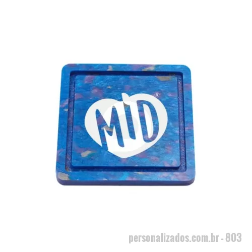 Porta copo ecológico personalizada - Green Plasticaria, fabricado 100% com plástico reciclado, produto inovador e eco sustentável, medindo 9,0x9,0cm, a escolha ideal para o meio ambiente e para adequação às estratégias corporativas de ESG.