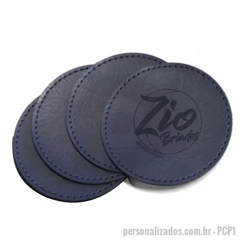 Porta copo personalizada - Porta Copo – PCP1 pode ser produzido em couro legítimo, sintético nobre ou em Neoprene, em diversas opções de cores (modelo da foto foi confeccionado no sintético casco marrom). Pode ser personalizada em baixo relevo ou silkscreen.