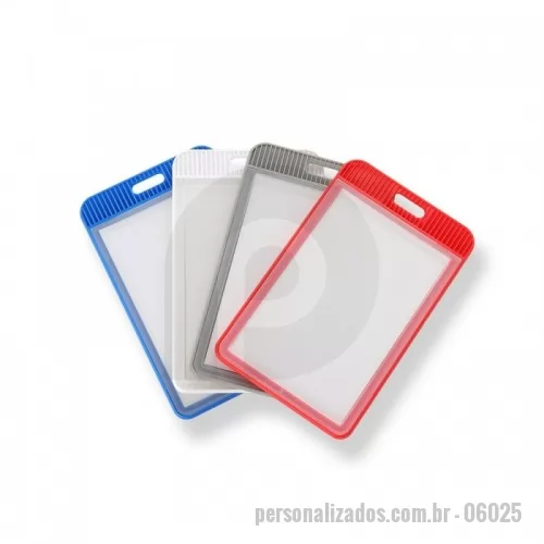 Porta crachá personalizada - Porta crachá ou porta credencial em plástico resistente. Suporte com visor transparente removível e abertura superior para prender o cordão.