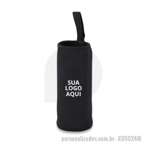 Porta garrafa de neoprene personalizada - Porta Garrafas Isotérmico Personalizado - Praticidade e Estilo em Um Só Produto!  Apresente sua marca com funcionalidade e elegância com nosso Porta Garrafas Isotérmico Personalizado. Um brinde exclusivo que combina qualidade, praticidade e estilo, ideal para promover a sua empresa de maneira memorável.  Características do Produto:  Material: Confeccionado com materiais isotérmicos de alta qualidade, proporcionando durabilidade e excelente isolamento térmico.  Design: Moderna e funcional, com alça ajustável para maior conforto e facilidade de transporte.  Personalização: Personalize com o logo ou design da sua empresa, disponível em várias cores para atender às suas necessidades específicas.  Capacidade: Projetado para armazenar garrafas de diferentes tamanhos, mantendo a temperatura ideal por mais tempo. 