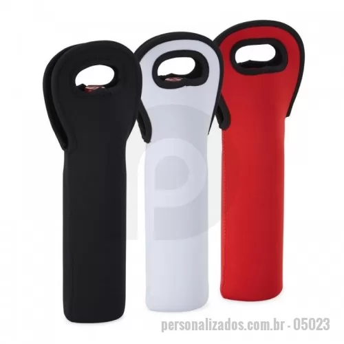 Porta garrafa personalizada - Porta garrafa em neoprene isotérmico.  Altura :  38,5 cm  Largura :  14,5 cm  Medidas aproximadas para gravação (CxL):  10 cm x 30 cm  Peso aproximado (g):  61