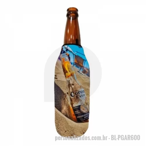 Porta garrafa personalizada - O porta garrafa personalizado 600ml é um brinde simples e eficiente, muito requisitado pela sua praticidade e ótimo custo/benefício. É confeccionado em neoprene de 3mm, um material de alta qualidade, protege a garrafa contra pequenos danos e devido a propriedade térmica do neoprene, mantém a temperatura da bebida por curtos períodos de tempo
