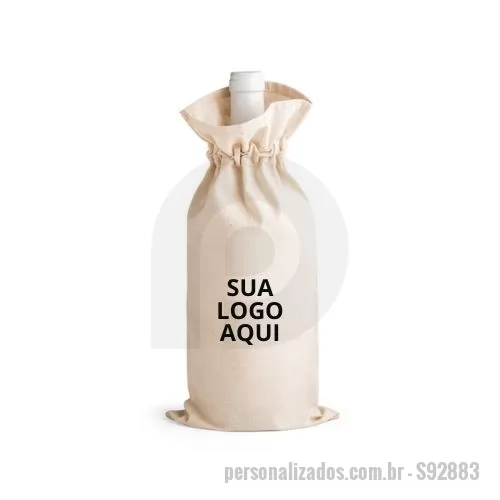 Porta garrafa personalizada - Sacola para Garrafa em 100% Algodão (180 g/m²) - Praticidade e Sustentabilidade em Um Só Produto! Apresente sua marca de forma inovadora e consciente com nossa Sacola para Garrafa em 100% Algodão. Um brinde exclusivo que combina qualidade, praticidade e sustentabilidade, ideal para promover a sua empresa com um toque ecológico. Características do Produto: Material: Confeccionada em algodão 100% natural, com gramatura de 180 g/m², proporcionando durabilidade e um toque suave. Design: Simples e elegante, com alças reforçadas para facilitar o transporte seguro de garrafas. Dimensões: Projetada para armazenar garrafas de diferentes tamanhos, oferecendo versatilidade e praticidade. Personalização: Personalize com o logo ou design da sua empresa, disponível em várias cores para atender às suas necessidades específicas. Sustentabilidade: Uma opção ecológica que reduz o uso de embalagens plásticas, contribuindo para a preservação do meio ambiente.