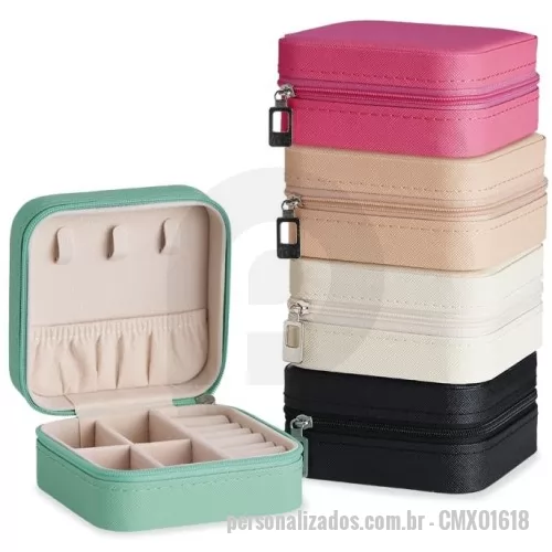 Porta joia personalizada -  Porta-joias de couro sintético com revestimento aveludado. Possui compartimentos internos para anéis, brincos, pulseiras e colares.