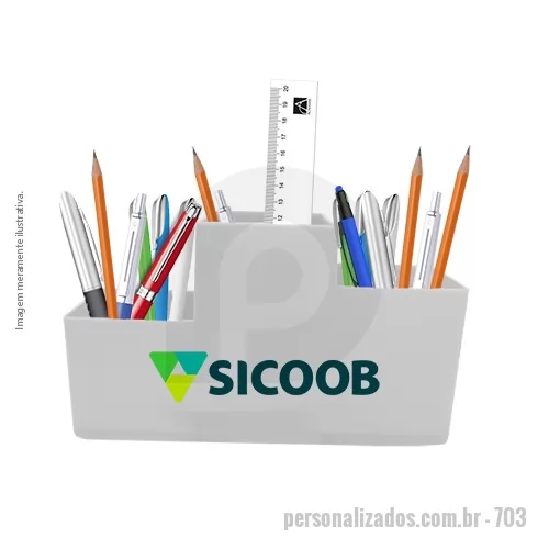 Porta lápis personalizada - Porta Lápis Trio feito em Plástico Premium (PP) com três cavidades, de alturas diferentes e design com linhas retas. Prático, funcional e versátil, ideal para organizar a mesa com itens de escritório, maquiagens, cosméticos e outros acessórios.