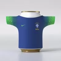 Porta Lata Camisa Neoprene, Esse porta latas é confeccionado em NEOPRENE de 3mm de espessura, com formato de uma camiseta de futebol é ótimo para épocas de grande eventos de futebol.