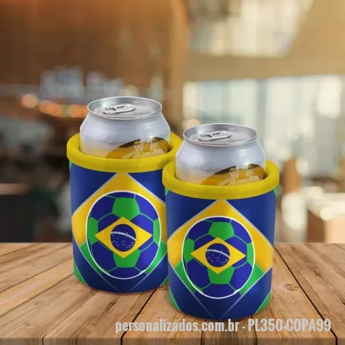 Porta lata personalizada - O Porta Latas conserva sua bePorta latas feito de plástico rígido, com manta térmica interna, personalizado 360 graus, ou seja, em todo o produto, presente e brinde ideal para sua empresa.