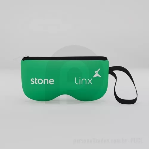 Porta óculos personalizada - Porta Óculos Personalizado, Destaque sua marca com o Porta Óculos Personalizado da Brinde Leve. Feito em Neoprene de alta qualidade, é o brinde perfeito para seus clientes. Faça um orçamento agora!!  Porta Óculos Personalizado é a escolha perfeita para empresas, brindeiros e organizadores de eventos que buscam oferecer brindes únicos e de alta qualidade. Este Estojo de Óculos é a combinação perfeita de funcionalidade e personalização.
