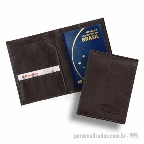Porta passaporte personalizada - Porta Passaporte – PP5 pode ser Produzido em couro ou sintético nobre diversas opções de materiais e cores. Possui bolsos para cartões e aba para passaporte. Personalização com gravação em baixo relevo ou silkscreen 1 cor.